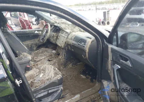 2021 Volkswagen Tiguan 2.0T Se/2.0T Se R-Line Black/2.0T Sel z USA, uszkodzony, nr VIN 3VV3B7AX6MM063362